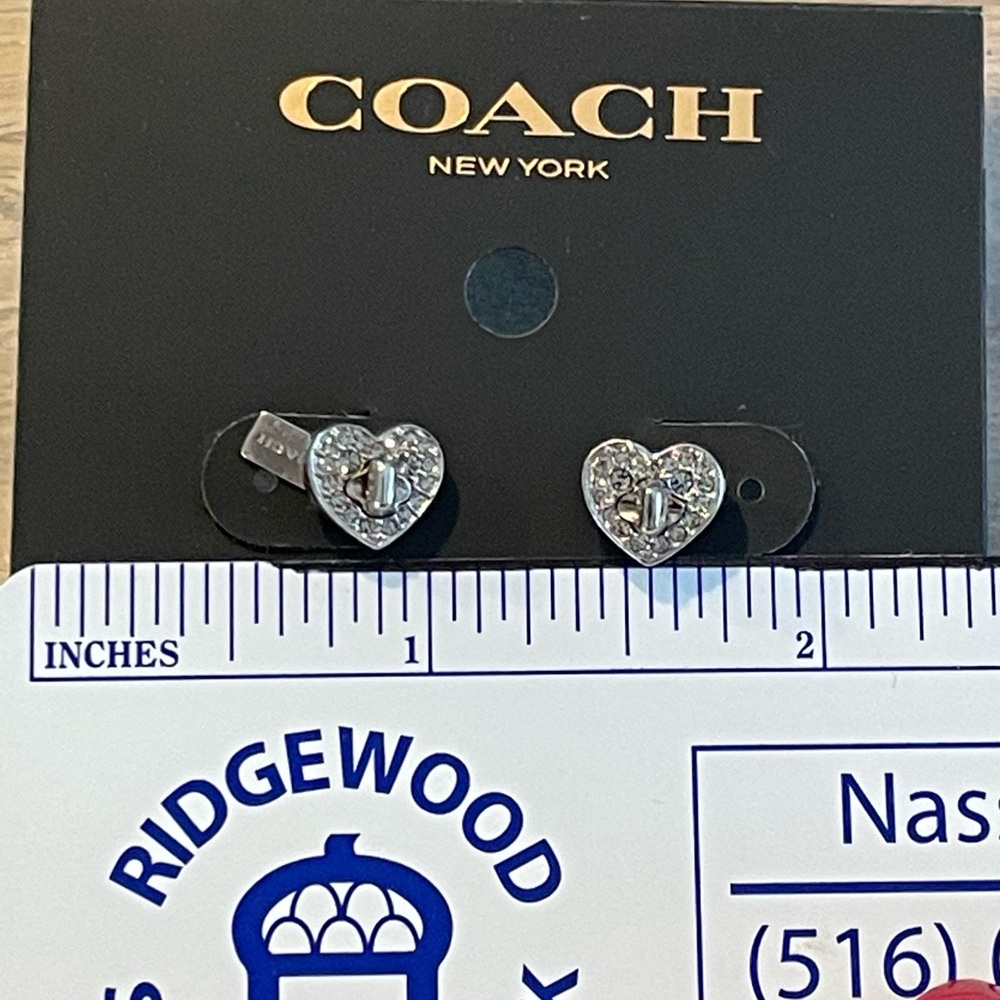 BNWT Heart Coach Post Earrings - Picture 4 of 7